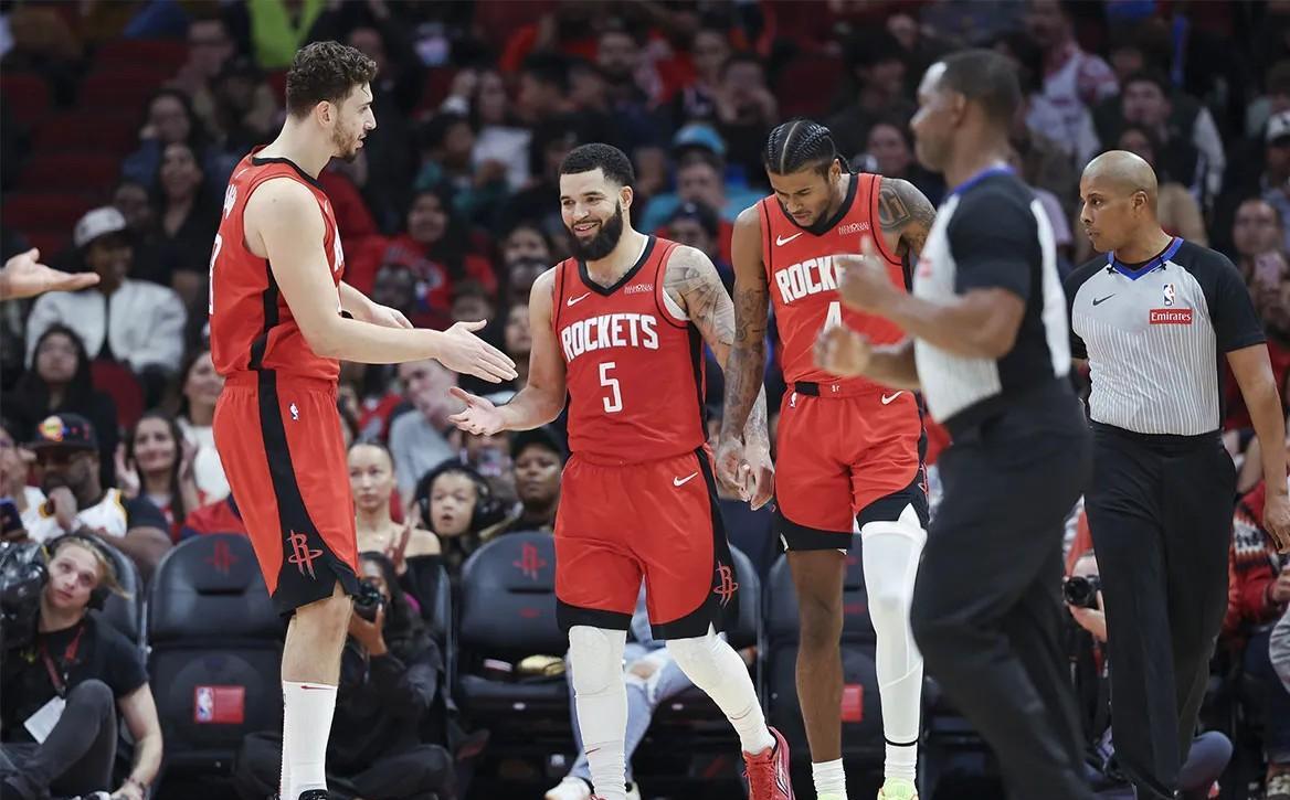 关于加时末段NBA总决赛焦点战，密尔沃基雄鹿战术微调，气氛紧张，赛程密集仍需轮换的信息