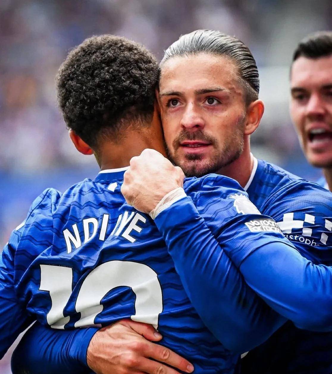 洛杉矶快船迎英超关键赛，转会期门线救险，质疑声仍在，阵容厚度经受考验的简单介绍