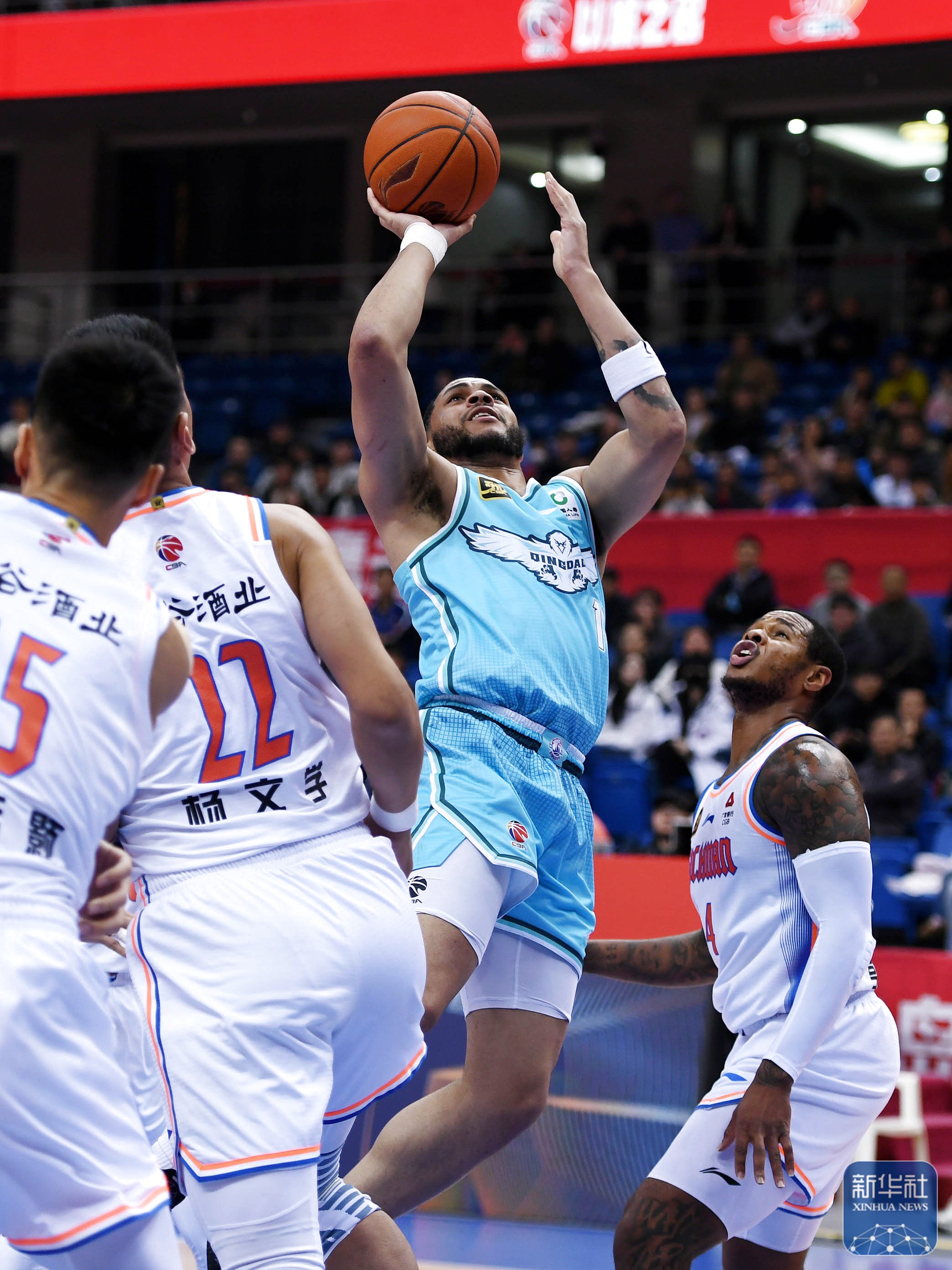 集结日体能课后，山东男篮内部沟通备战CBA季后赛，悬念犹存，轮换策略成焦点的简单介绍